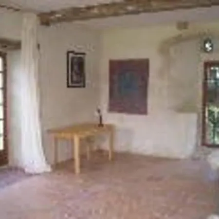 Сasa de vacaciones Captivating 5-bed House In
