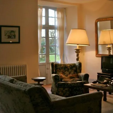 Captivating 5-bed House In Сasa de vacaciones *